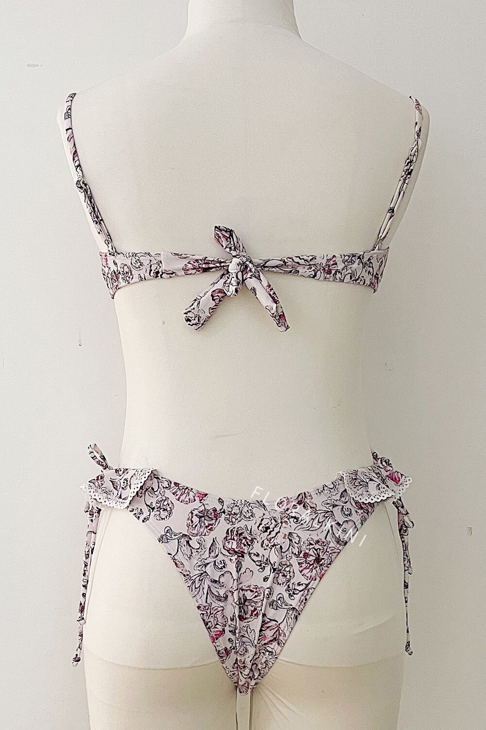 Floral Petal Ruched Underwire Bikini Set With Ruffle Detailing