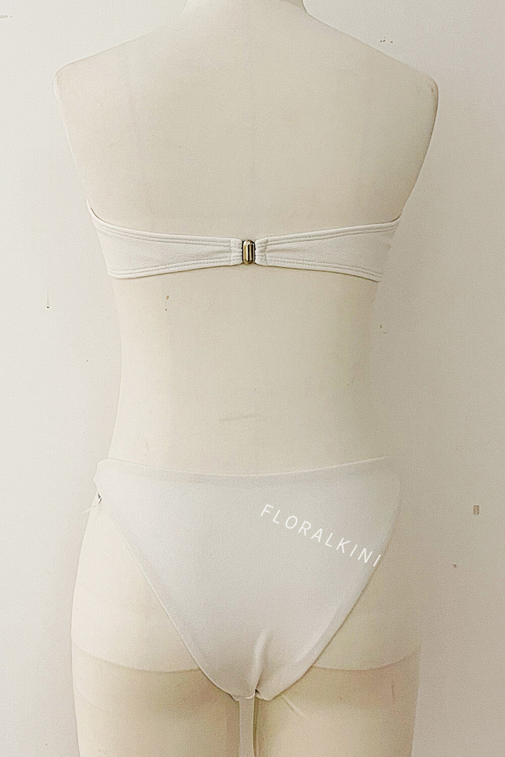 Metal Oyster Decored Bandeau High Leg Bikini Set With Asymmetrical Sarong
