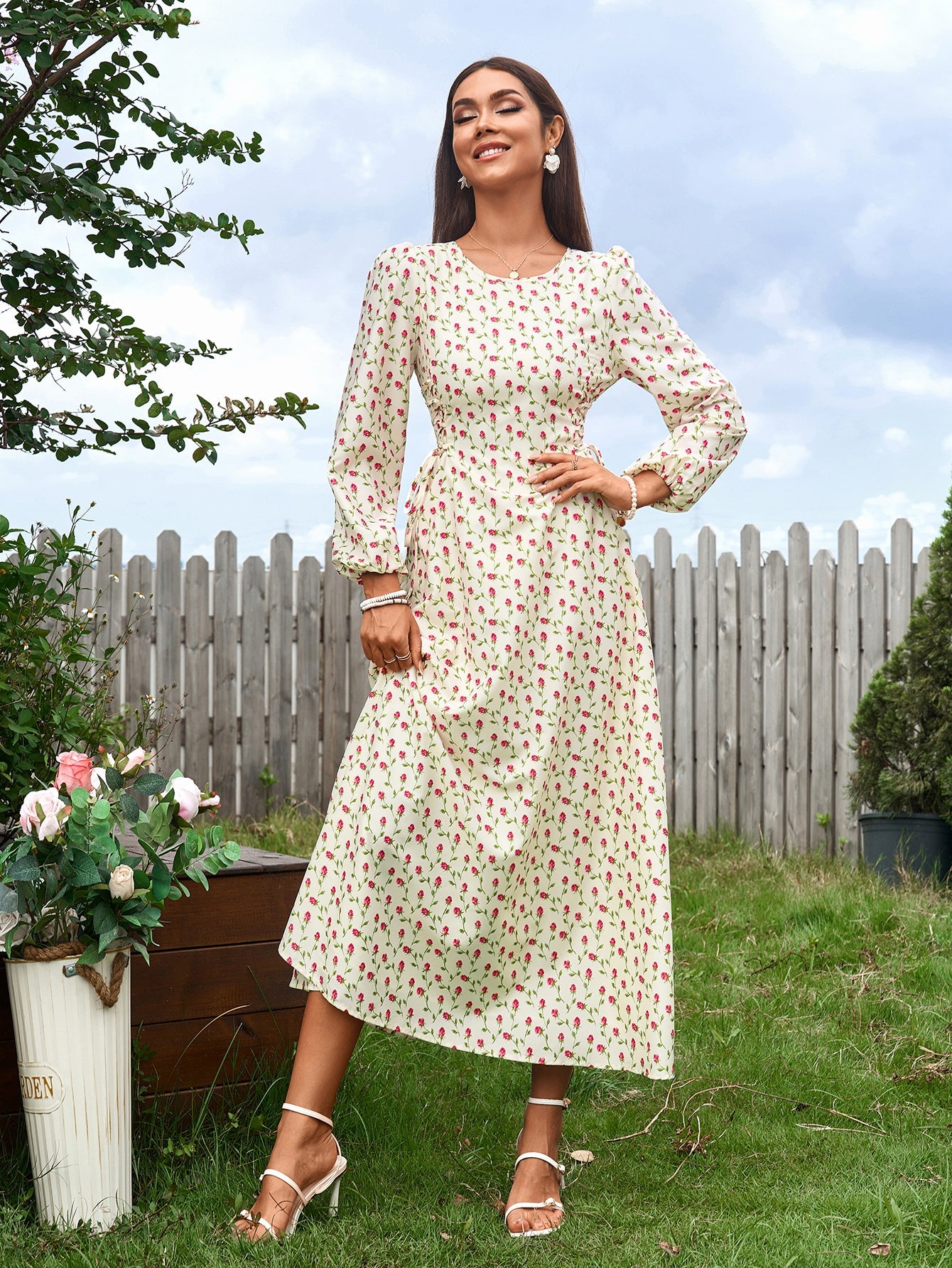 British-Style Square-Neck Long-Sleeved Ruched Floral Maxi Dress