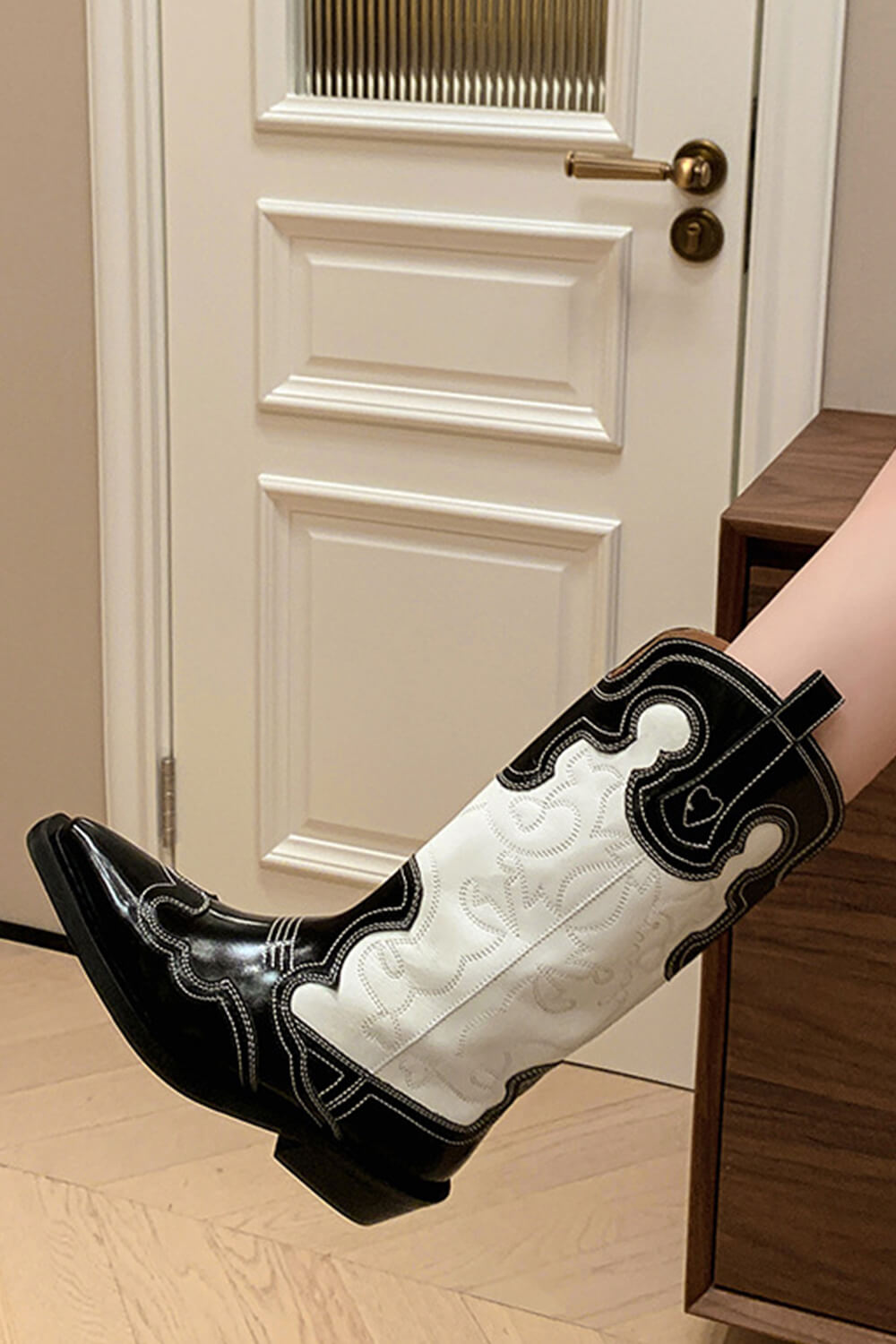 Black And White Embroidered Western Cowboy Pointed-Toe Mid-Calf Boots